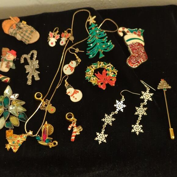 Lot of Christmas Costume Jewelry Sold As Is - Picture 6 of 9
